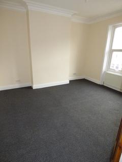 2 bedroom flat to rent, Windsor Avenue, Gateshead NE8