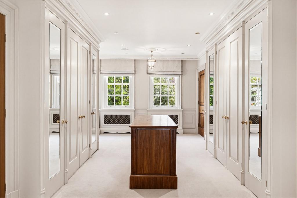 Walk-In Wardrobe