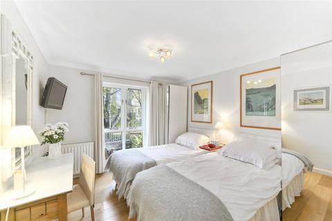 2 bedroom apartment to rent, Fitzjohns Avenue, London, NW3