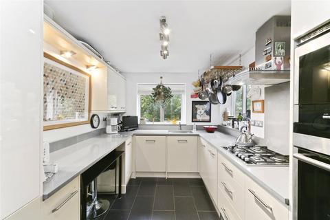 2 bedroom apartment to rent, Fitzjohns Avenue, Hampstead, London, NW3