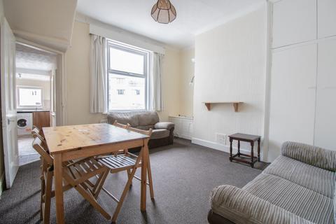 3 bedroom terraced house to rent, Belle Grove West, Spital Tongues, Newcastle Upon Tyne