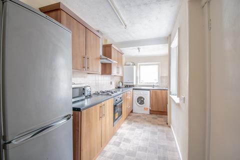 3 bedroom terraced house to rent, Belle Grove West, Spital Tongues, Newcastle Upon Tyne