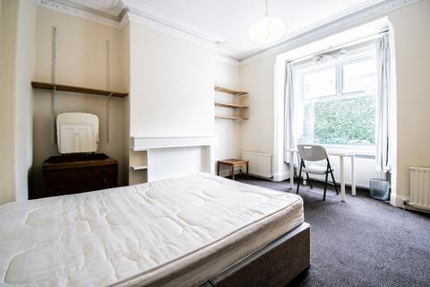 3 bedroom terraced house to rent, Belle Grove West, Spital Tongues, Newcastle Upon Tyne