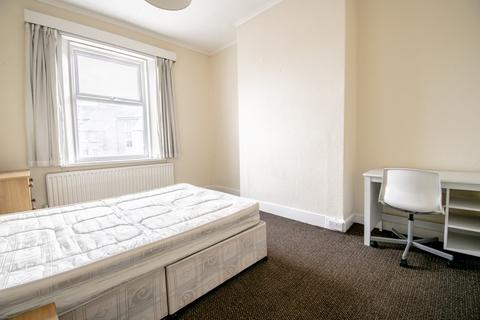 3 bedroom terraced house to rent, Belle Grove West, Spital Tongues, Newcastle Upon Tyne