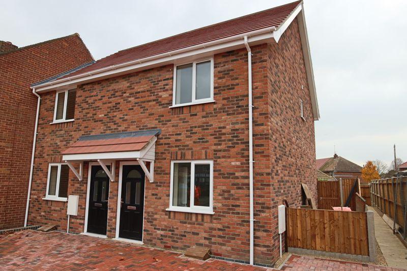 Pinewood Avenue, Lowestoft 2 bed end of terrace house £165,000