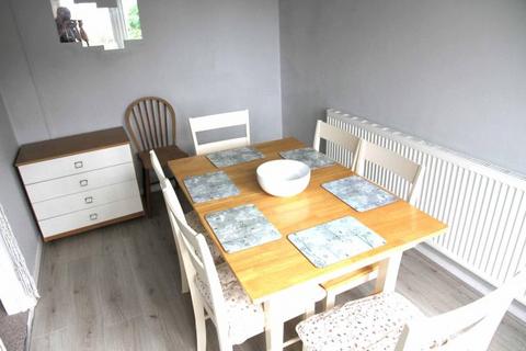 4 bedroom house share to rent, Westerham Close