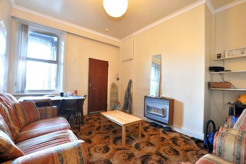 3 bedroom flat to rent - Simonside Terrace, Heaton, Newcastle Upon Tyne