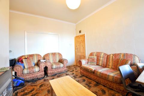 3 bedroom flat to rent, Simonside Terrace, Heaton, Newcastle Upon Tyne