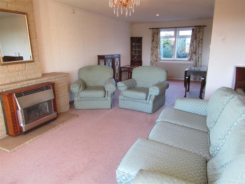 Avenue B, Upton, Gainsborough, DN21 5NT 3 bed semidetached bungalow