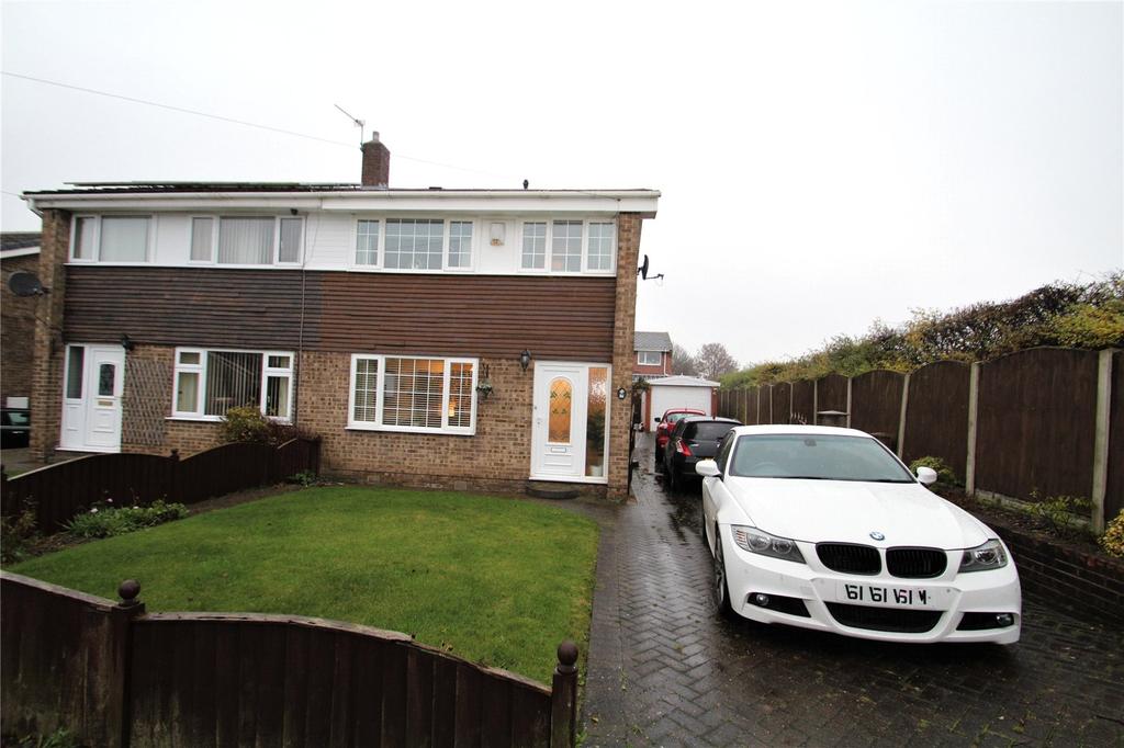 Larks Hill, Pontefract, West Yorkshire, WF8 3 bed semidetached house