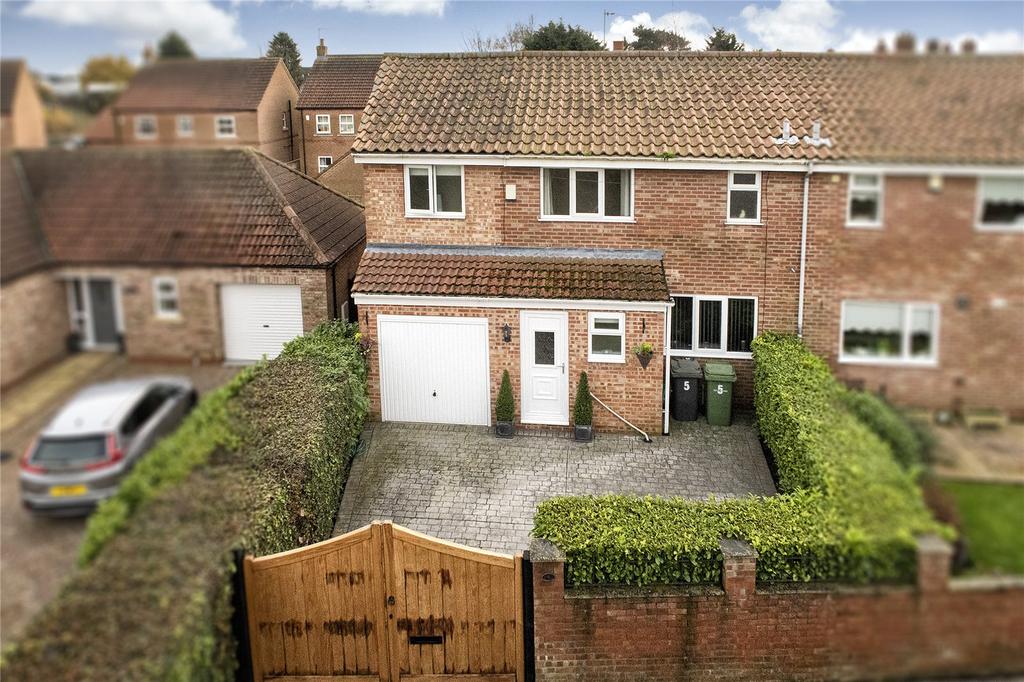Gravelhill Lane, Whitley, Goole, DN14 4 bed semidetached house £200,000
