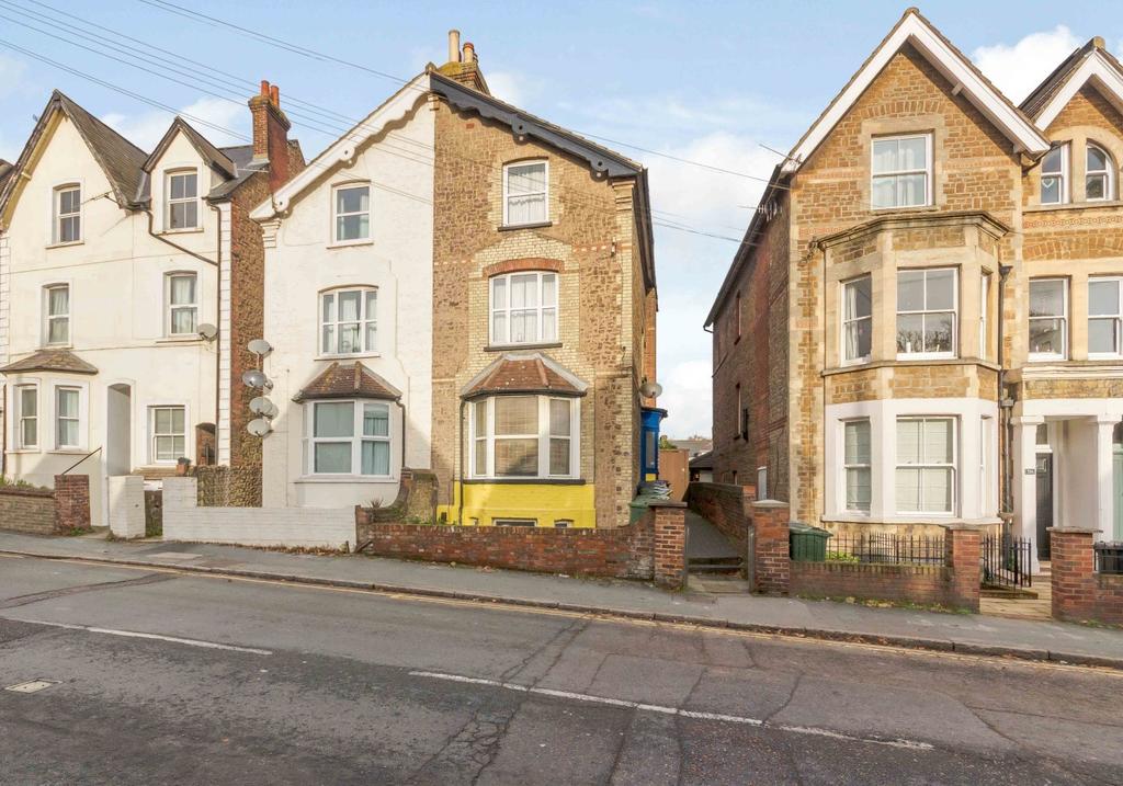 Farnham Road, Guildford, GU2 1 bed flat for sale £179,000