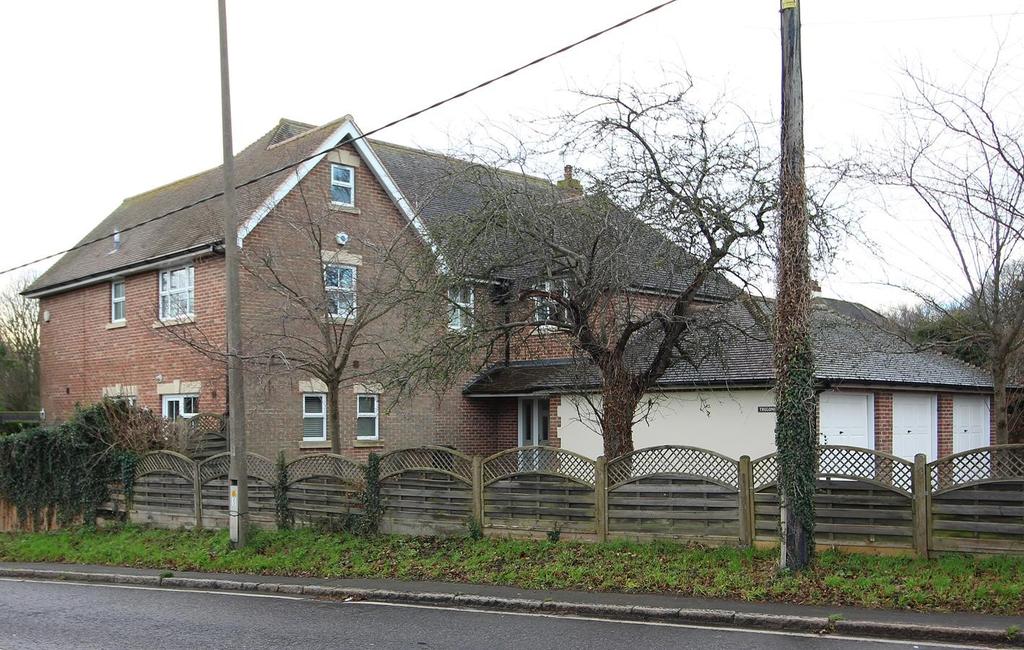 Stock Road, Galleywood, Chelmsford, Essex, CM2 5 bed detached house £