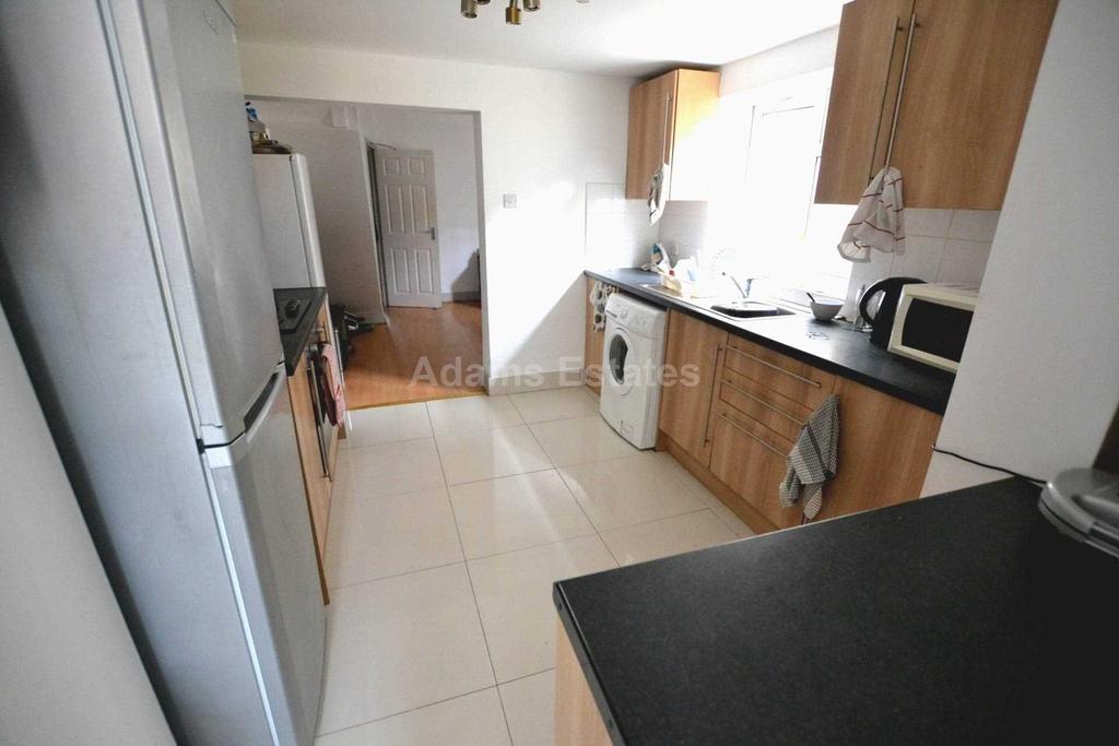 Carnarvon Road, Reading 6 bed terraced house £2,700 pcm (£623 pw)