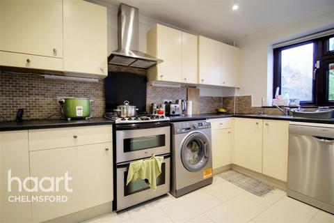 3 bedroom end of terrace house to rent, Skylark Walk