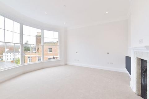 undefined, High Street, Godalming GU7