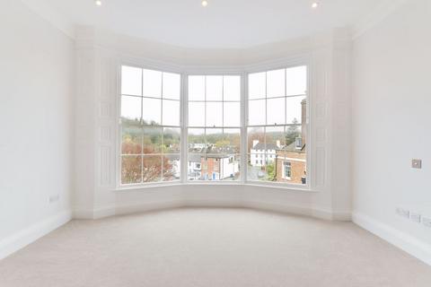 undefined, High Street, Godalming GU7