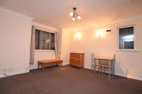 1 bedroom flat to rent, Raleigh Close, Slough