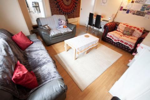 7 bedroom flat to rent, Woodsley Road, Leeds, LS3