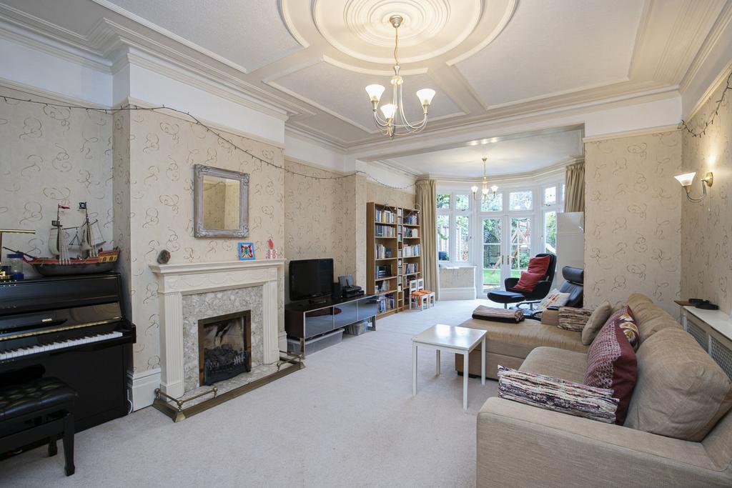 Roebuck Lane, Buckhurst Hill, IG9 5 bed semidetached house £1,150,000