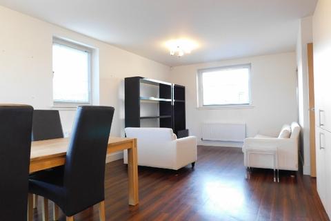 3 bedroom flat to rent - Burnbrae Place, Edinburgh EH12