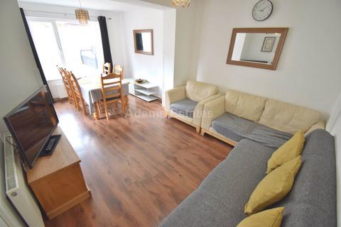 4 bedroom semi-detached house to rent, Whitley Wood Road, Reading