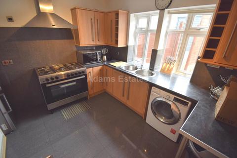 4 bedroom semi-detached house to rent, Whitley Wood Road, Reading