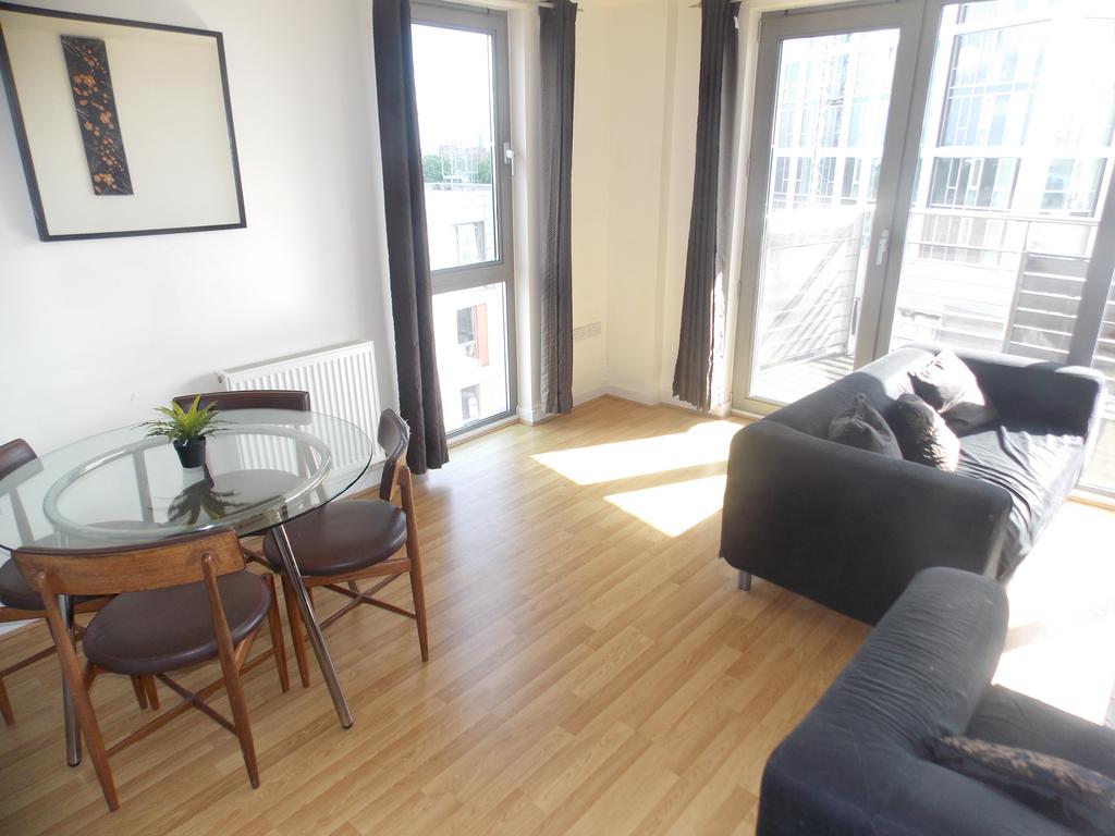 Apartment in Stratford - View 3