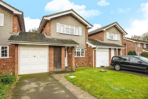 3 bedroom detached house to rent, Thorpe,  Surrey,  TW20