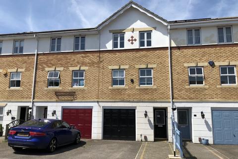 4 bedroom townhouse to rent, Bancroft Chase, Hornchurch