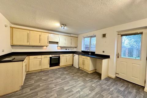 4 bedroom townhouse to rent, Bancroft Chase, Hornchurch