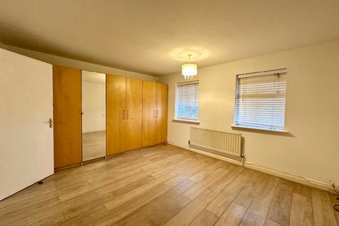 4 bedroom townhouse to rent, Bancroft Chase, Hornchurch