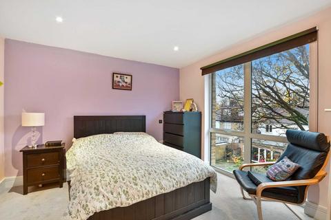 3 bedroom townhouse for sale - Sir Alexander Close, London W3