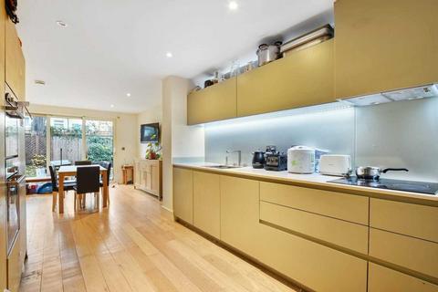 3 bedroom townhouse for sale, Sir Alexander Close, London W3