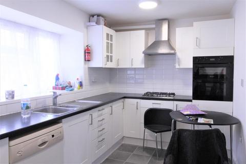 5 bedroom terraced house to rent - Bushbarns, Cheshunt,