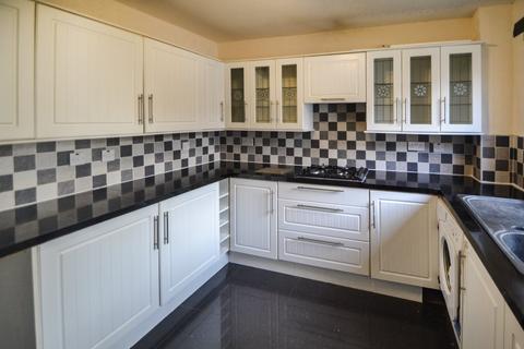 3 bedroom terraced house to rent, Dunsheath, Hollinswood