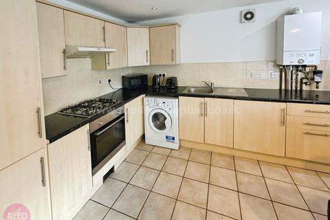 4 bedroom apartment to rent, Castle Boulevard, Lenton, England