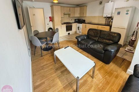 4 bedroom apartment to rent, Castle Boulevard, Lenton, England