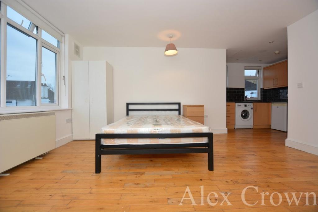 Green Lanes, Palmers Green Studio £900 pcm (£208 pw)