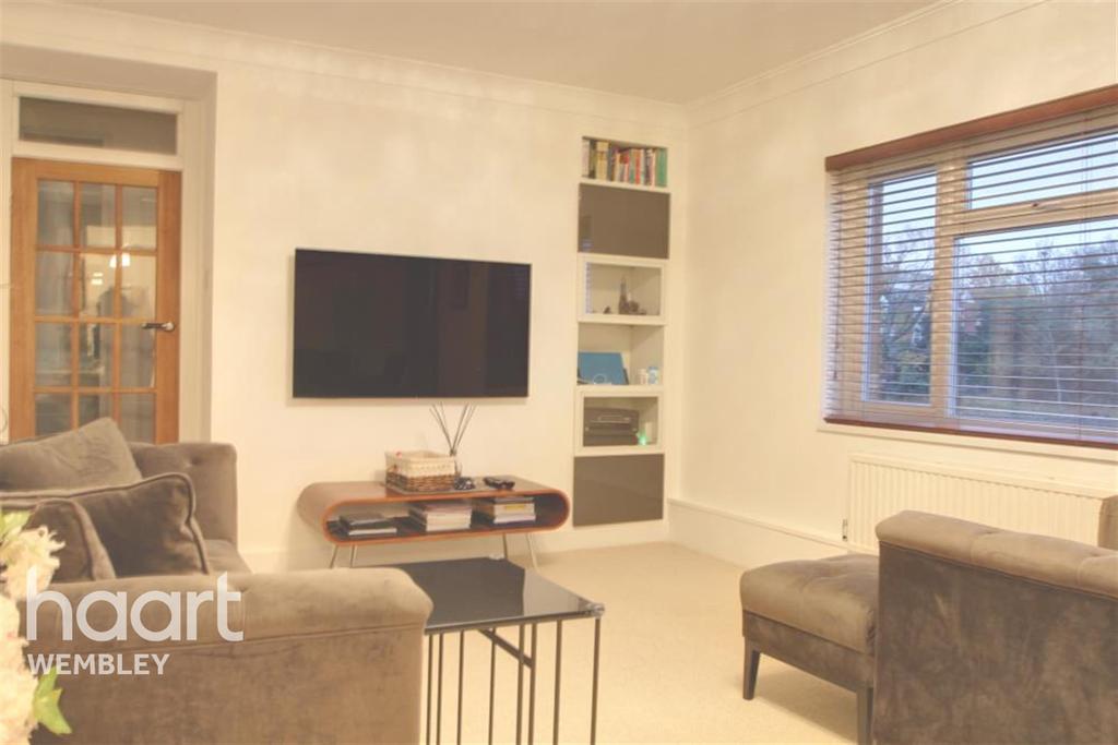Empire Court, Wembley 1 bed flat £1,200 pcm (£277 pw)