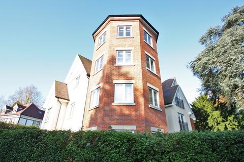 2 bedroom apartment to rent, Woodcote Valley Road, Purley