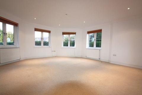 2 bedroom apartment to rent, Woodcote Valley Road, Purley