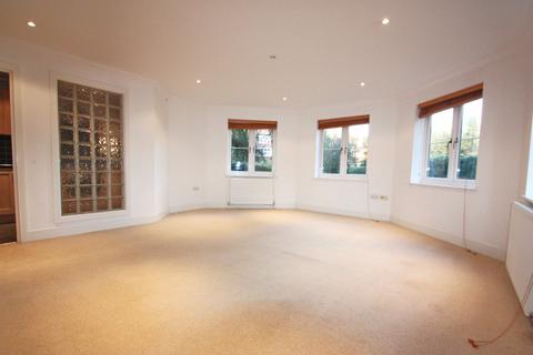 2 bedroom apartment to rent, Woodcote Valley Road, Purley