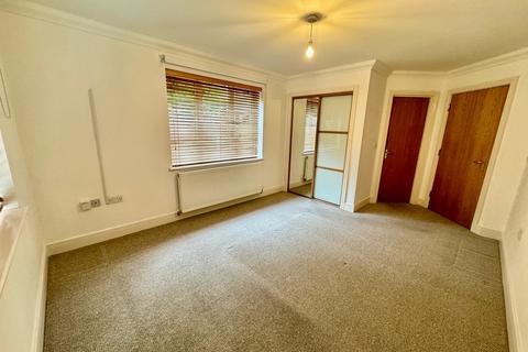2 bedroom apartment to rent, Woodcote Valley Road, Purley