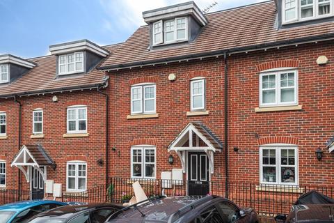 8 Rythe Close, Claygate, Esher, KT10 9DD