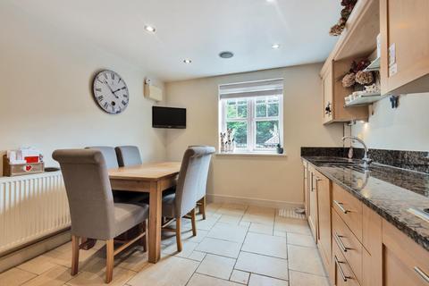 8 Rythe Close, Claygate, Esher, KT10 9DD