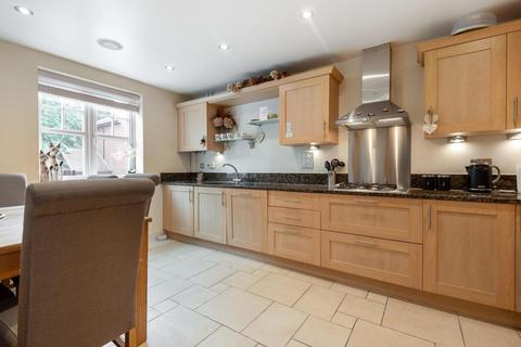 8 Rythe Close, Claygate, Esher, KT10 9DD