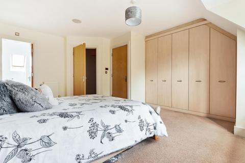 8 Rythe Close, Claygate, Esher, KT10 9DD