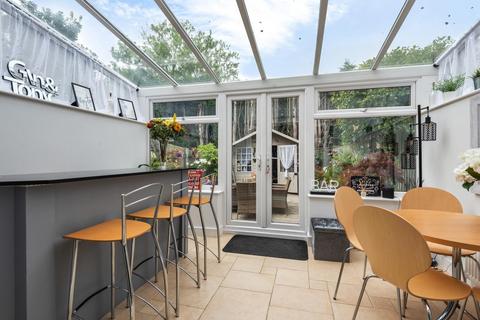 8 Rythe Close, Claygate, Esher, KT10 9DD