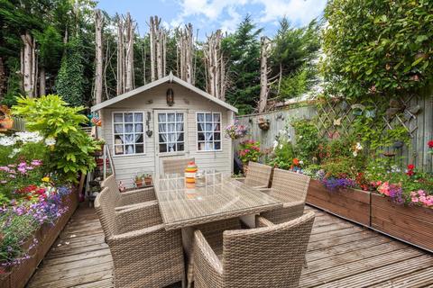 8 Rythe Close, Claygate, Esher, KT10 9DD